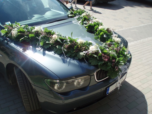 Флористическое оформление автомобилей